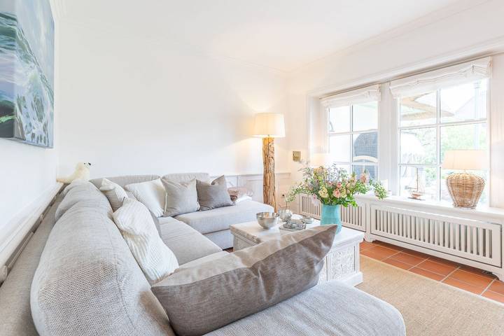 Ganze Wohnung, Sehr schöne Erdgeschosswohnung auf einer Ebene in einer reetgedeckten Wohnanlage in Keitum, Sylt (Gemeinde)