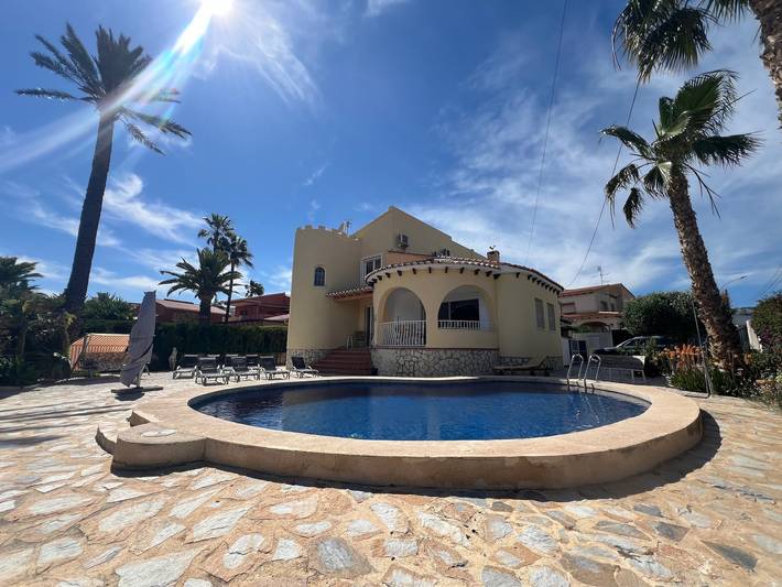 Villa Eva with private pool, AC & beach 1 km in El Campello, Costa Blanca