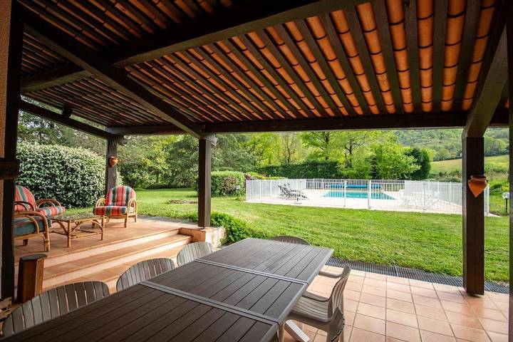 Location de vacances pour 8 personnes, avec piscine ainsi que jardin et vue à Saint-Amans-Soult - 4
