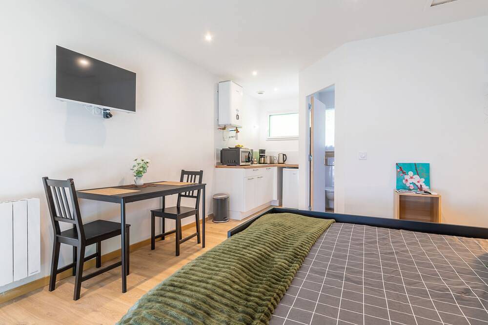 Entire apartment, New Studio Rivage Garden Floor in Plouédern, Brest region