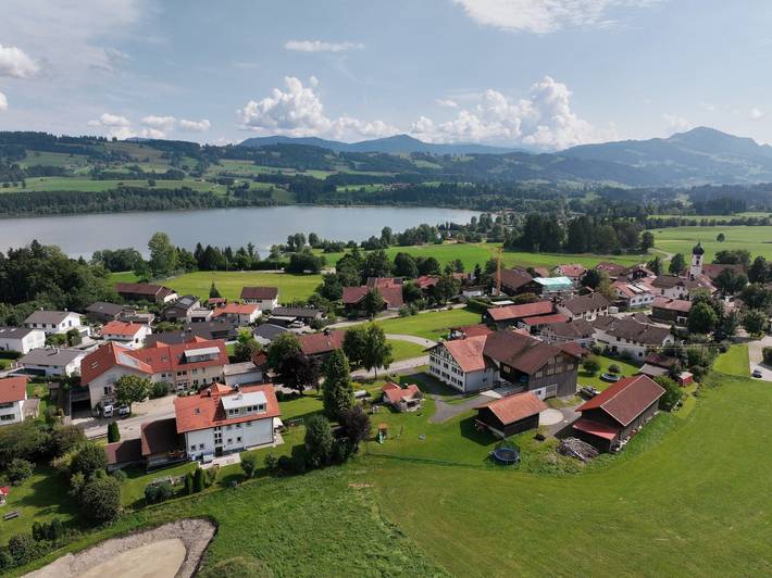 Ferienwohnung für 6 Personen, mit Garten und Ausblick sowie Seeblick in Sulzberg