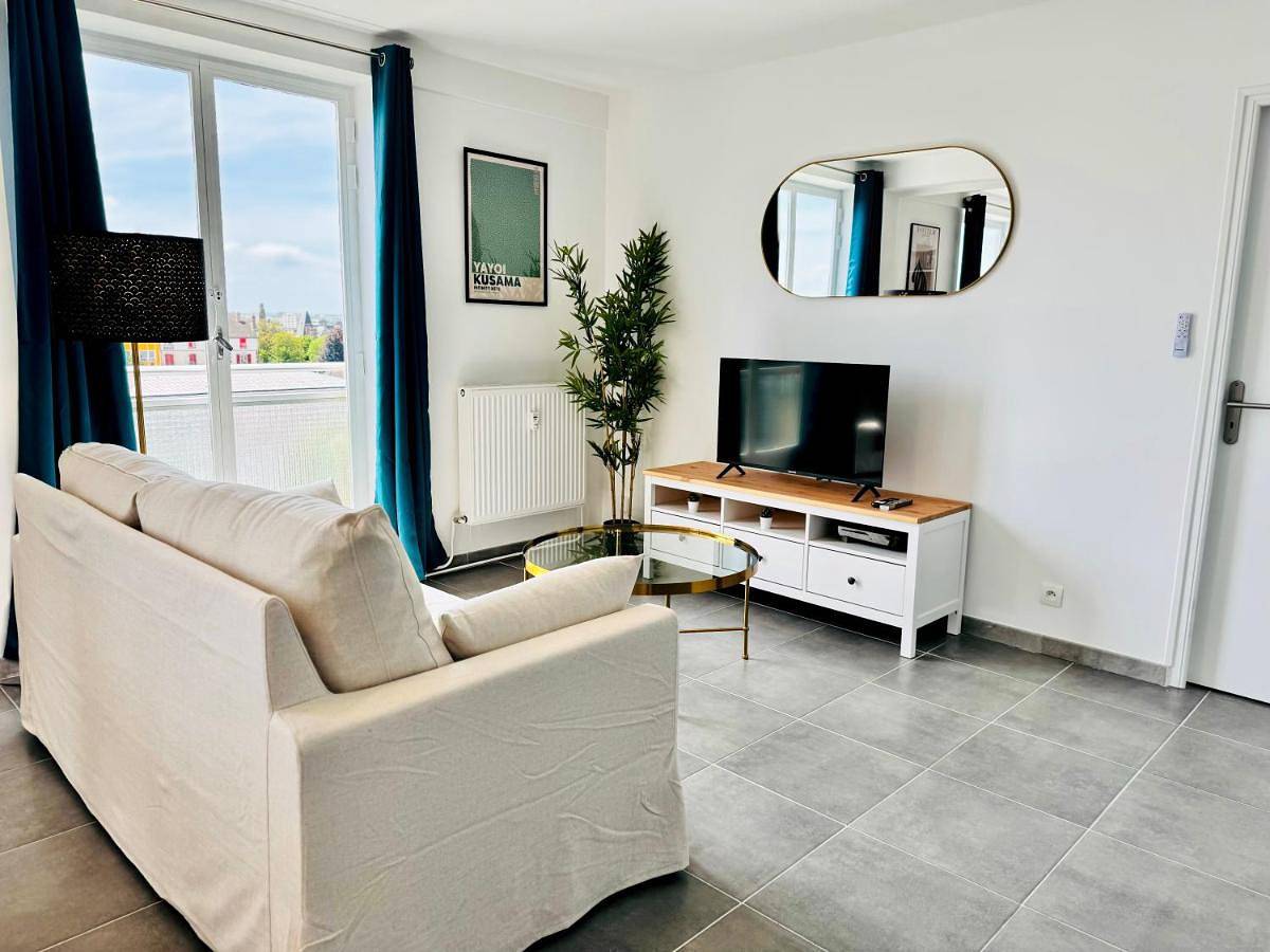 Appartement entier, One-Bedroom Apartment in Troyes, Aube