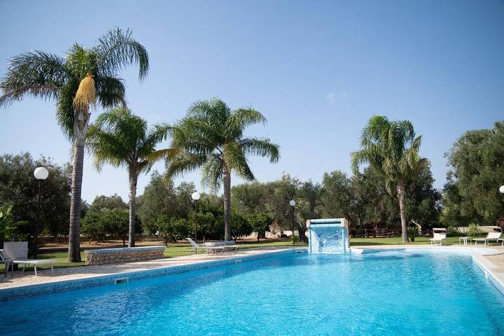 Chambre d’hôte pour 2 personnes, avec jardin ainsi que piscine et vue, animaux acceptés à San Vito dei Normanni