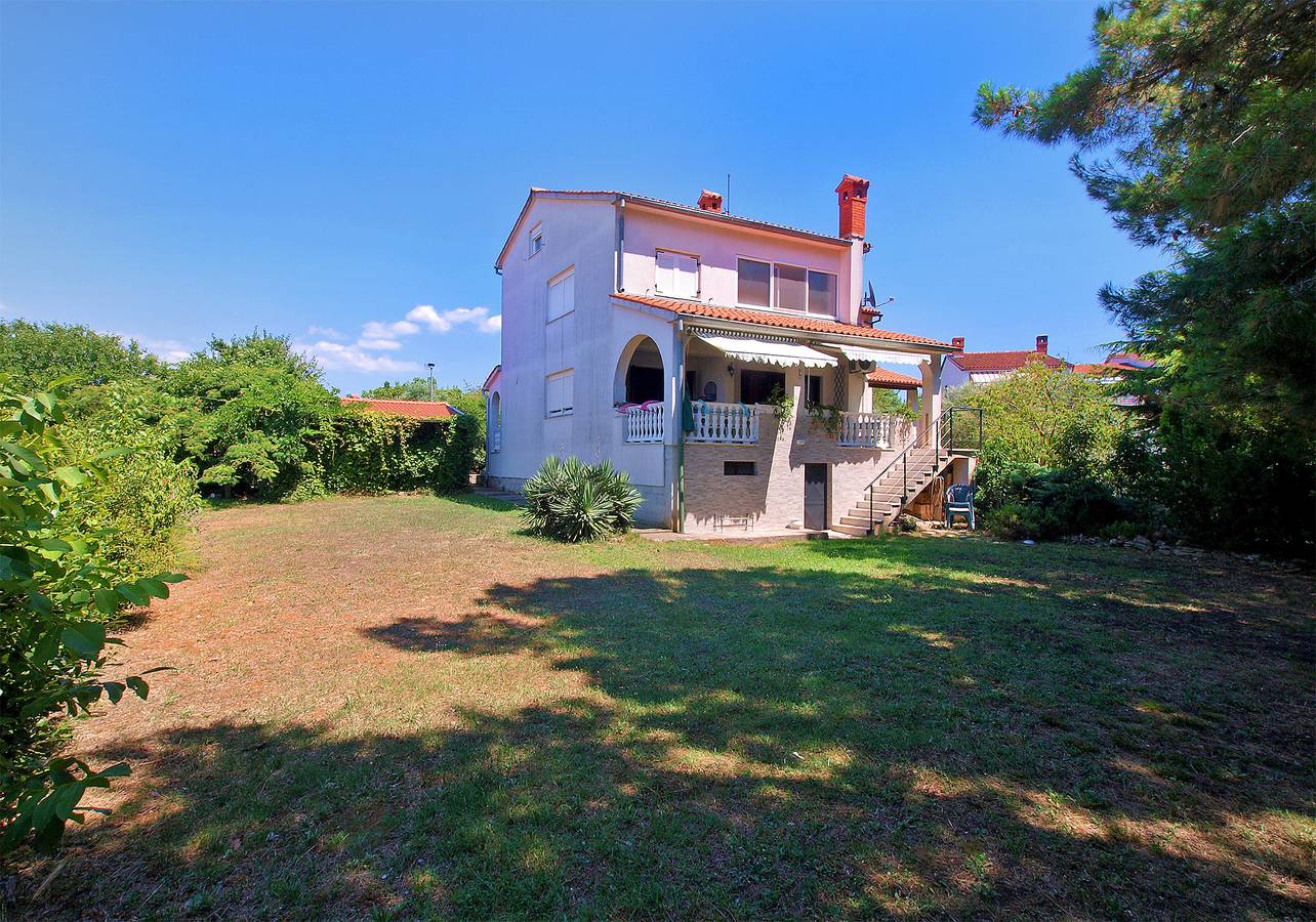 Ferienhaus für 8 Personen mit Balkon in Stinjan, Pula