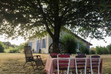 Gîte pour 5 personnes, avec vue et terrasse à Saint-Aigulin