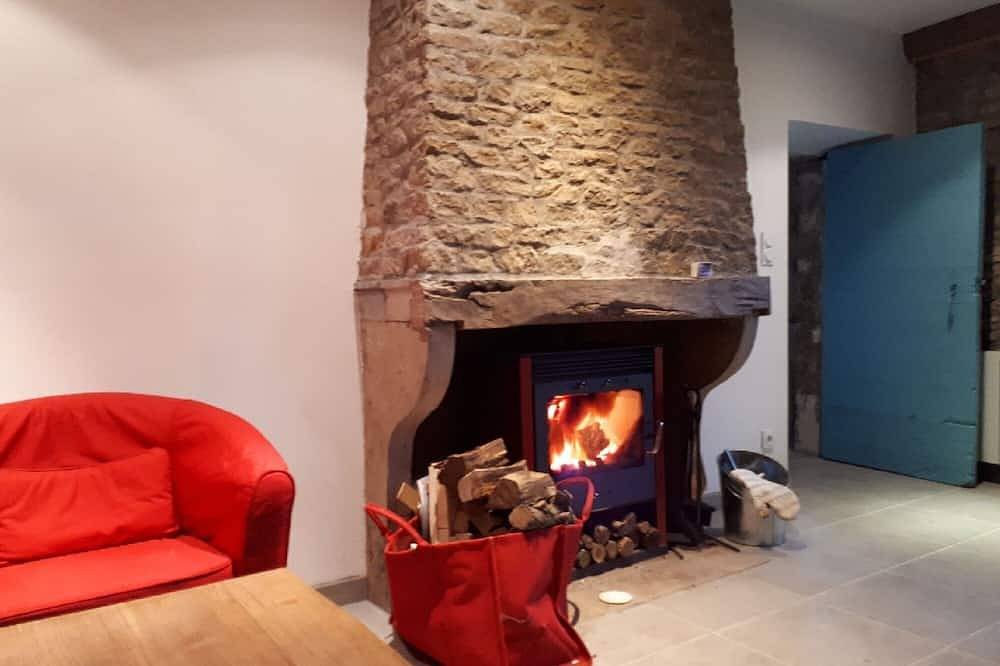 Cadre idyllique Sud Bourgogne, maison vigneronne 120m2 entierement renovée. in Mazille, Région de Mâcon