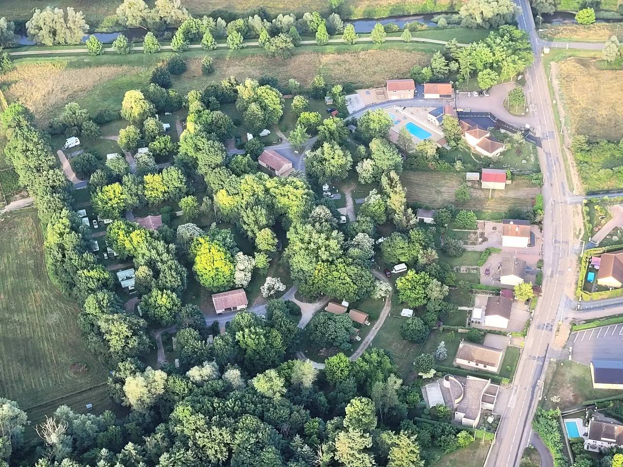 Camping voor 5 Personen in Paray-le-Monial, Charolles en omgeving
