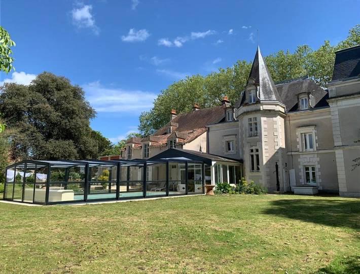 Location de vacances pour 15 personnes, avec Balcon et Terrasse ainsi que Jardin et Piscine à Bouresse - 2