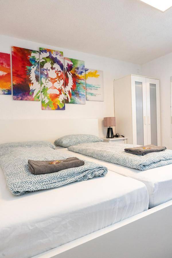 Ganze Ferienwohnung, Double Room with Shared Bathroom in Memmingen, Bayerisch Schwaben