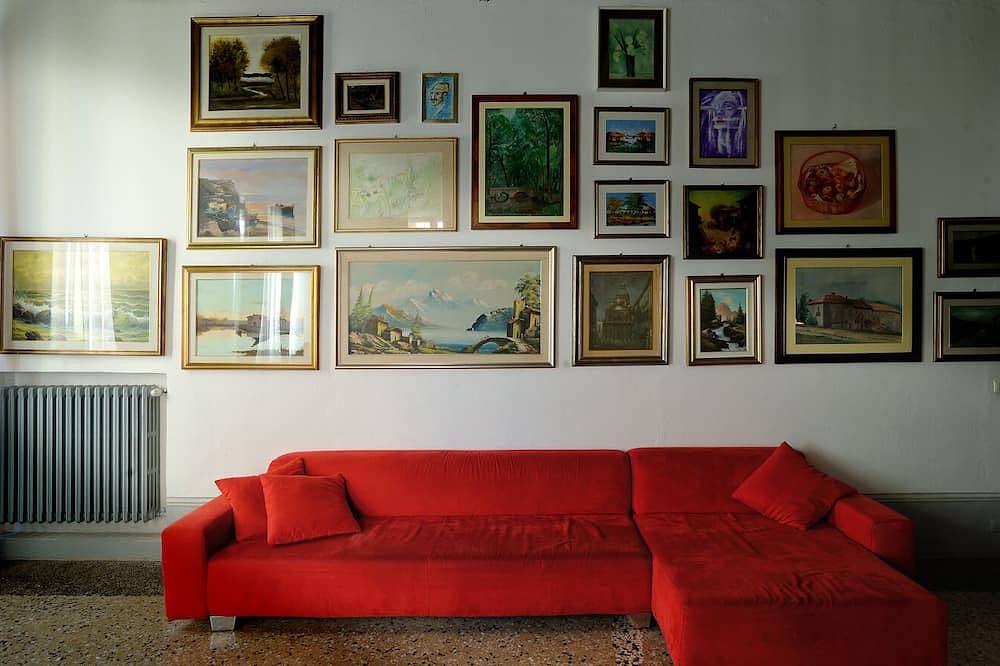 Entire apartment, Prestigious residence a stone's throw from Duomo in Modena, Modena Province