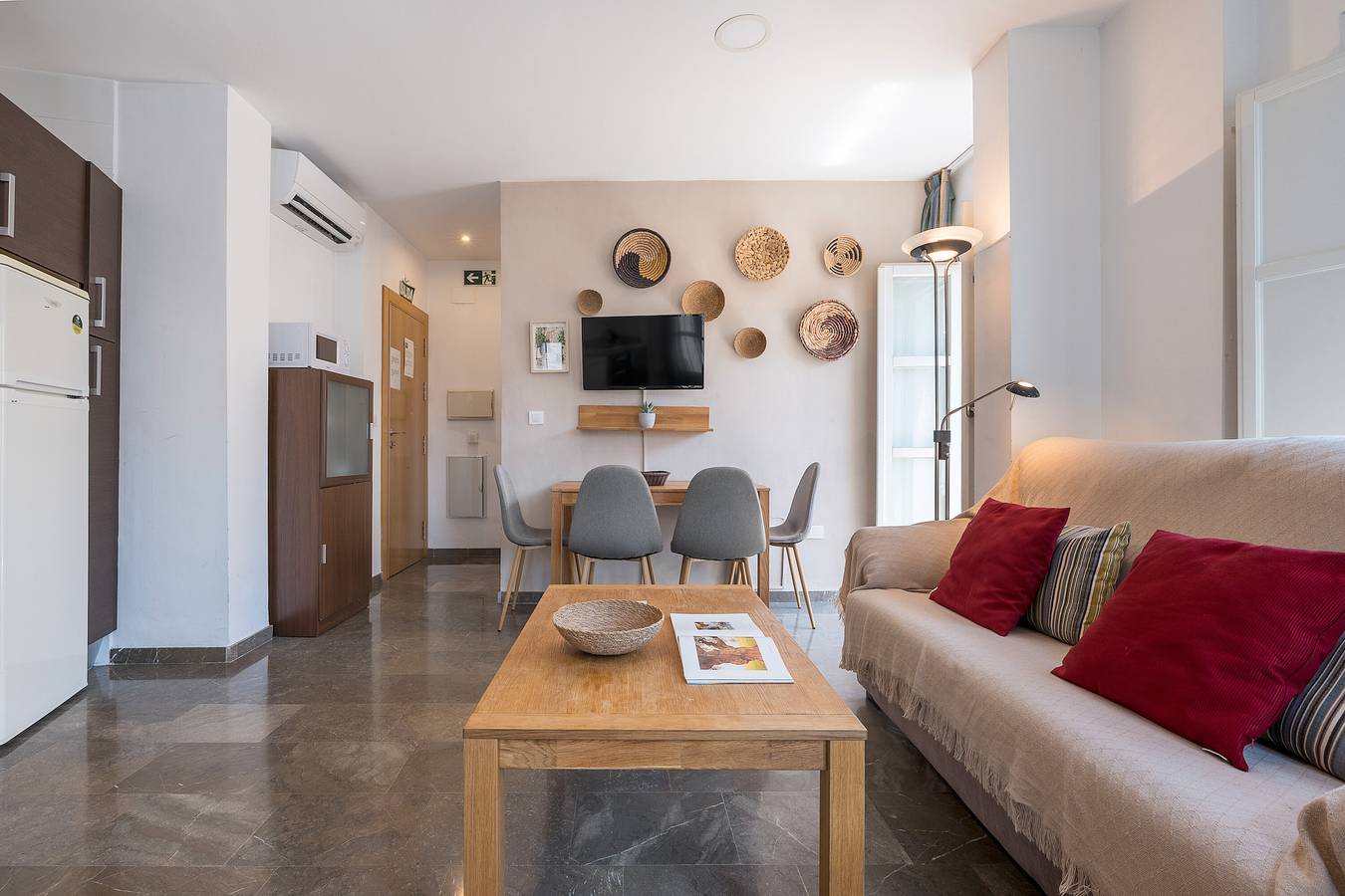 Apartamento entero, Apartamento 'Precioso' con balcón, Wi-Fi y aire acondicionado in Granada, Provincia de Granada