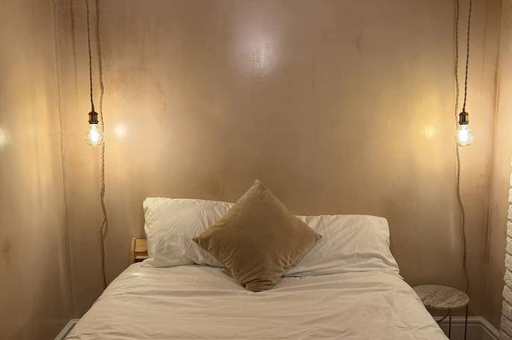 Stylish seaside townhouse | Sleeps 8 | 2 min to Beach | Sunny Garden & BBQ in Botany Bay, Kent
