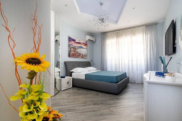 Entire apartment, Partenope – Elegant Design Apartment in the Heart of Sorrento Coast in Piano di Sorrento, Naples Province