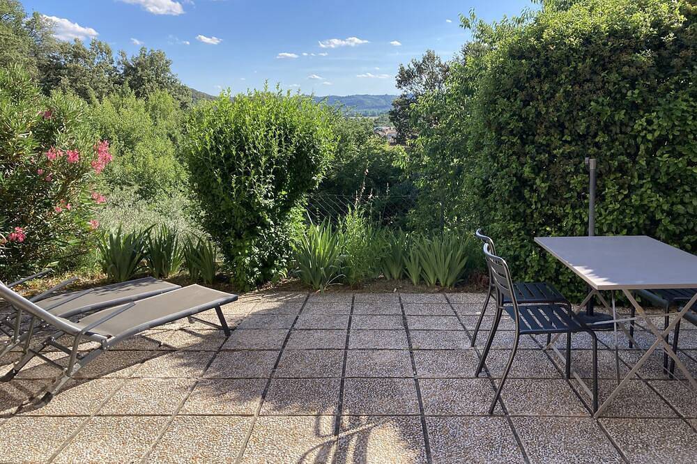 Entire apartment, T2 Classified 2 * Fenced And Secure Ground Floor Spa / Holidays in Gréoux-les-Bains, Verdon Regional Natural Park