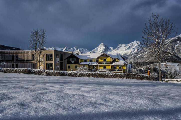 Hotel für 2 Personen, mit Balkon und Terrasse sowie Garten und Pool in Vorderstoder
