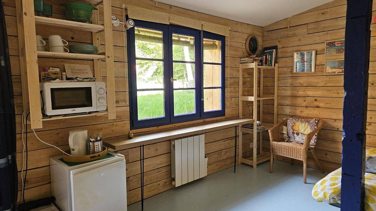Appartement entier, La cabane, Chambre indépendante dans jardin - Esprit cabane authentique et confortable - la campagne à 5 mn du centre de Caen in Fleury-sur-Orne, Région de Caen