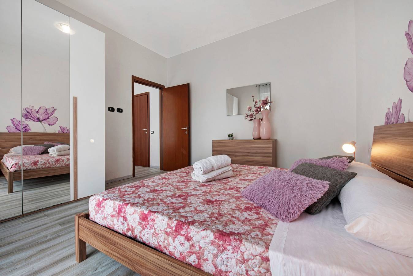 Zimmer 'Rosa' mit gemeinsamer Terrasse, Balkon und Wi-Fi in Alzate Brianza, Brianza