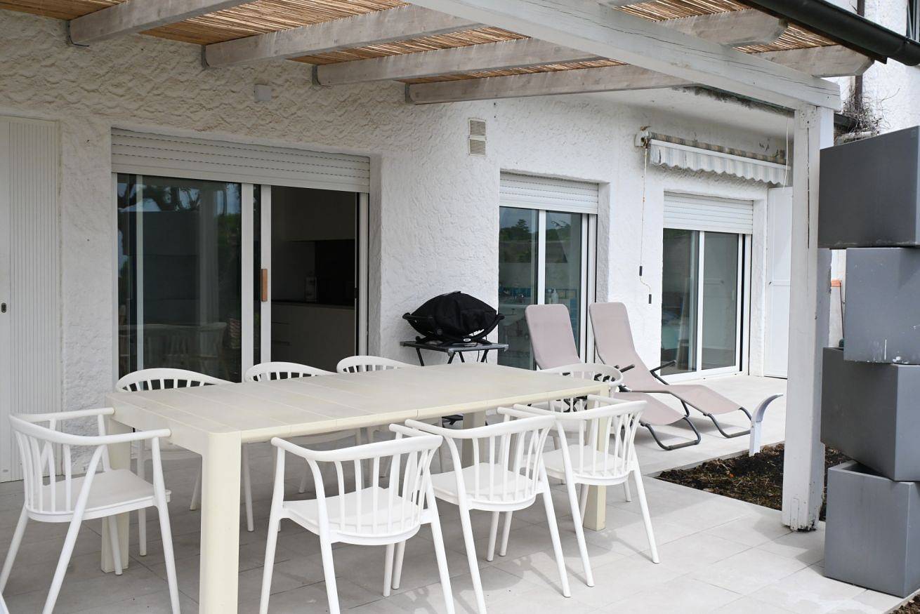 Appartement entier, N324 – Numana, bright one-bedroom apartment with private pool and garden in Numana, Riviera del Conero