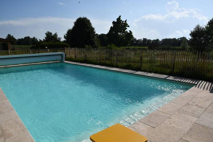 Location de vacances pour 2 personnes, avec Jardin et Piscine à Saint-Nizier-le-Désert