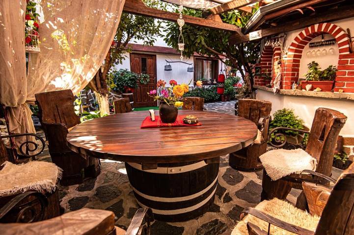 Location de vacances pour 12 personnes, avec jardin et vue, adapté aux familles dans Bansko