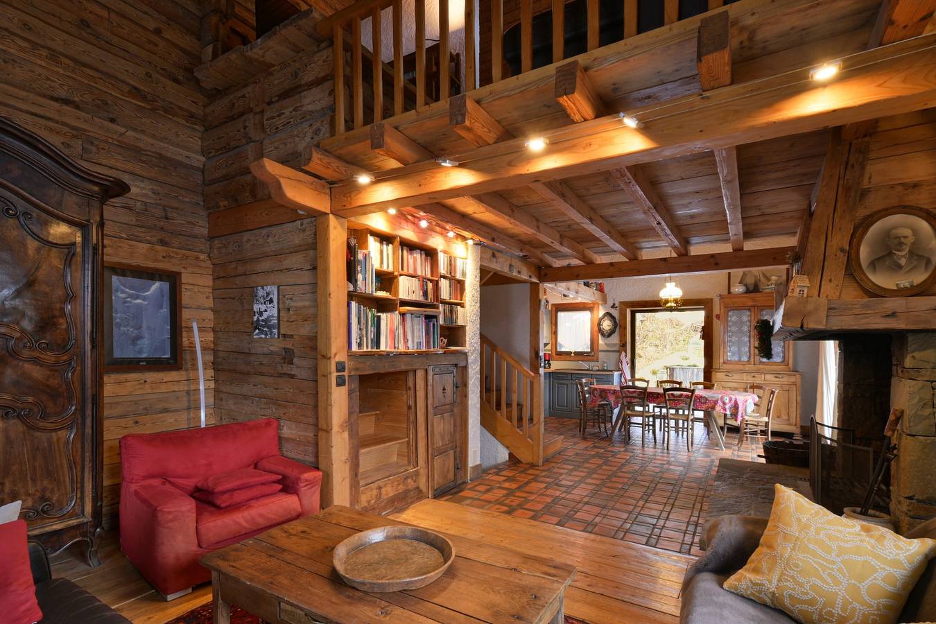 Chalet 'Montagne Proche Piste De Ski' con vistas a la montaña, terraza compartida y Wi-Fi in La Clusaz, Región de Annecy