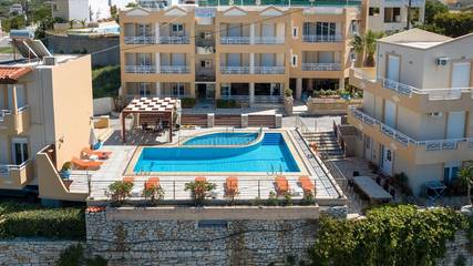 Maison d’hôte pour 3 personnes, avec bassin pour enfant ainsi que balcon et piscine, animaux acceptés à Réthymnon