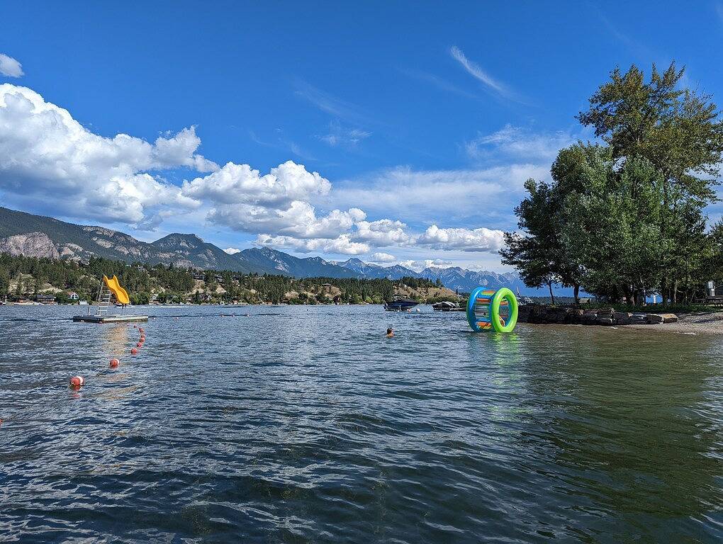 Cozy Cabin Lake View Private Beach in Kootenay-Nationalpark