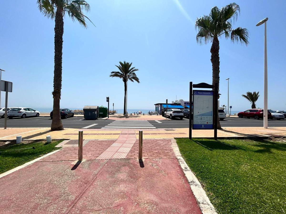 Four-Bedroom House in Playa La Bajadilla, Roquetas de Mar