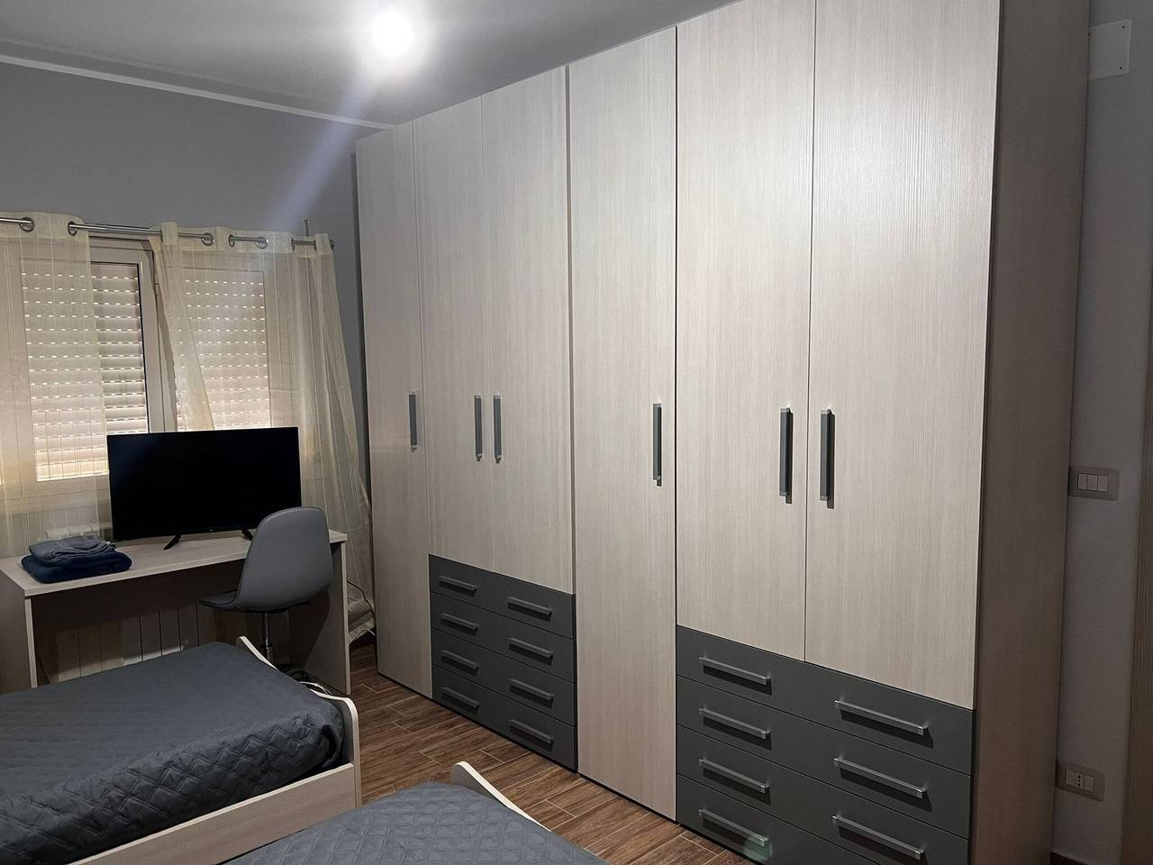 Apartamento entero, Apartamento vacacional "Damilhouse 3" con balcón y Wi-Fi in Mesina, Provincia De Messina