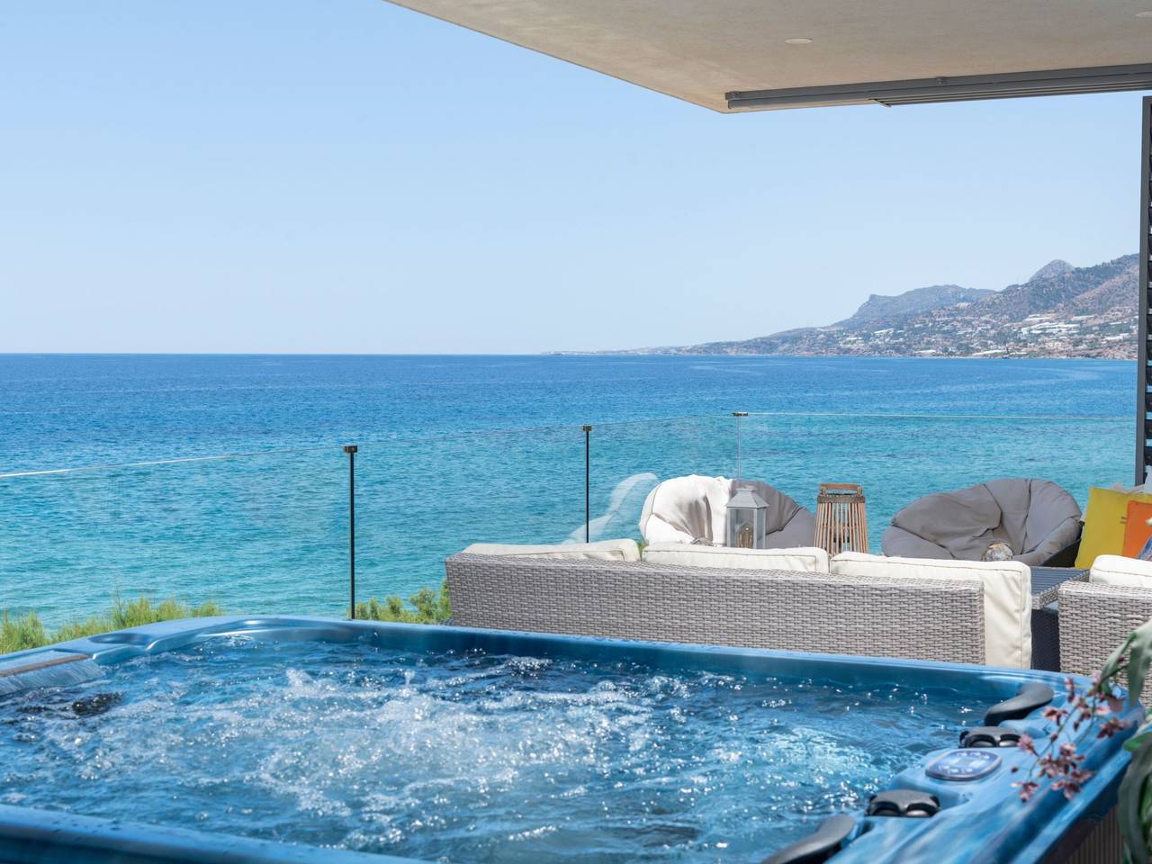 Ganze Wohnung, Stilvolle Wohnung mit atemberaubendem Ausblick in Koutsouras, Lasithi