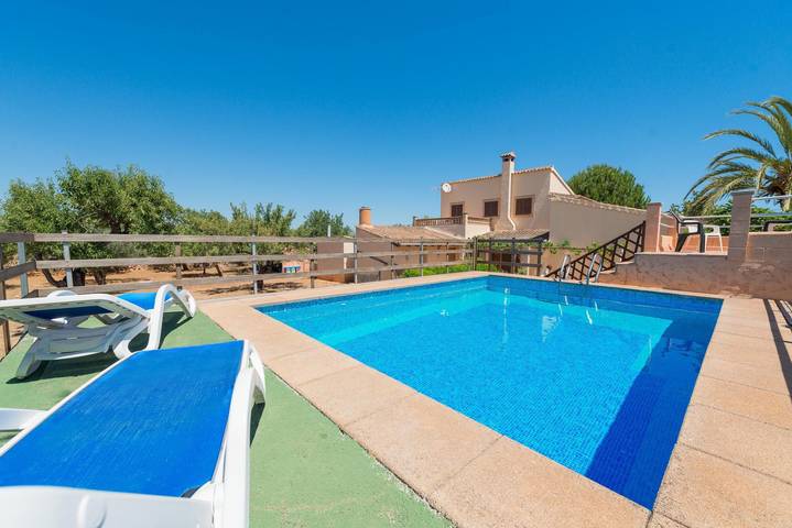Finca für 8 Personen, mit Terrasse in Santa Margalida