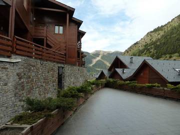 Gîte pour 6 personnes, avec vue dans Incles
