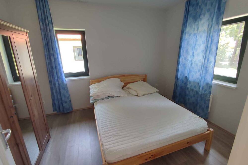 Ganze Wohnung, Ferienwohnung mit Pool und Klimaanlage am Wasser in Balatonudvari, Balatonfüredi járás