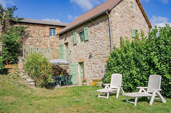 Gîte pour 2 personnes, avec jardin à Pied-de-Borne