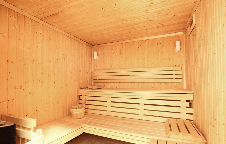 Gîte pour 4 personnes, avec Piscine et Sauna dans Office De Tourisme De Notre Dame De Bellecombe - 2