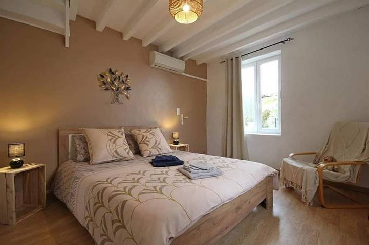 Location de vacances pour 6 personnes, avec piscine ainsi que jacuzzi et jardin dans Muids - 2