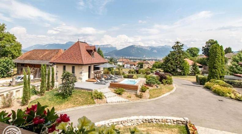 Chambre d’hôte pour 2 personnes, avec Terrasse et Jacuzzi ainsi que Jardin et Piscine