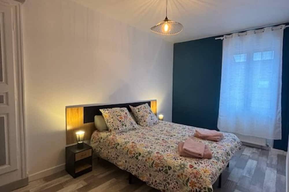 Appartement entier, Nous vous accueillons dans un appartement t3 moderne et spacieux in Commentry, Région de Montluçon