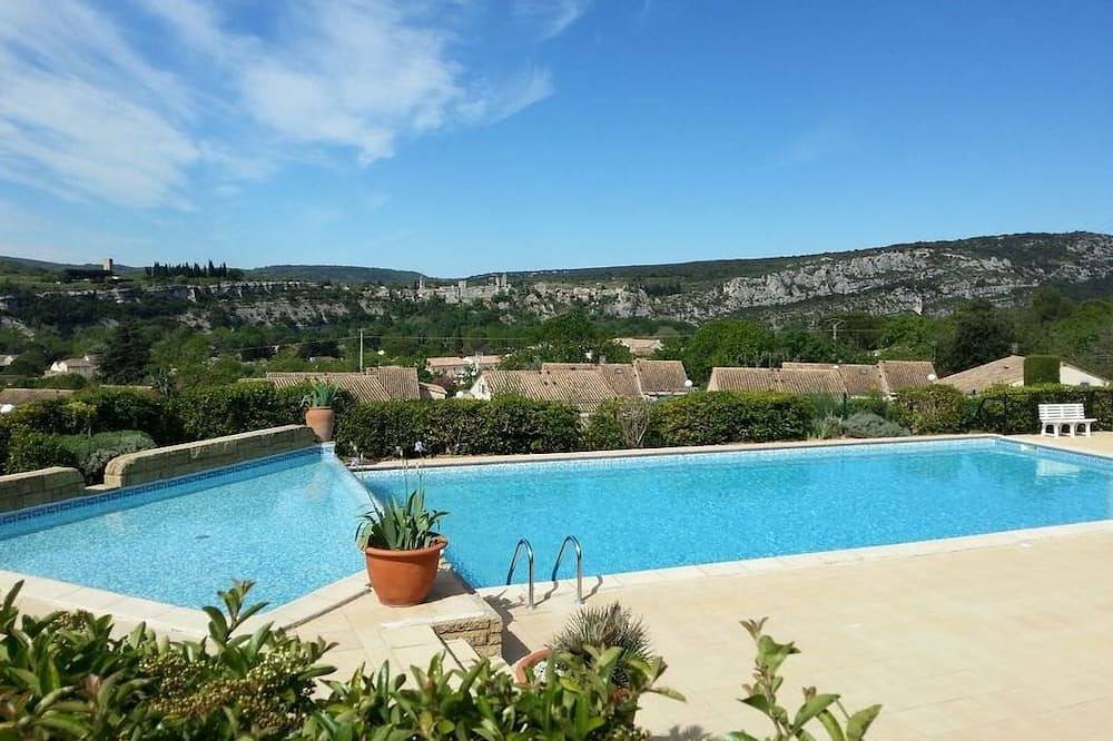 Maisonnette avec piscine commune et plages des gorges de l'Ardèche à 5mn à pied in Saint-Martin-d'Ardèche, Gorges de l’Ardèche