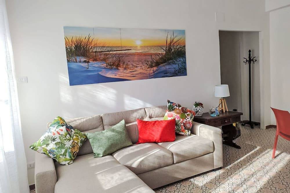 Entire apartment, Nice apartment for 4 people with A/C, Wifi, Tv and balcony in Terracina, Agro Pontino