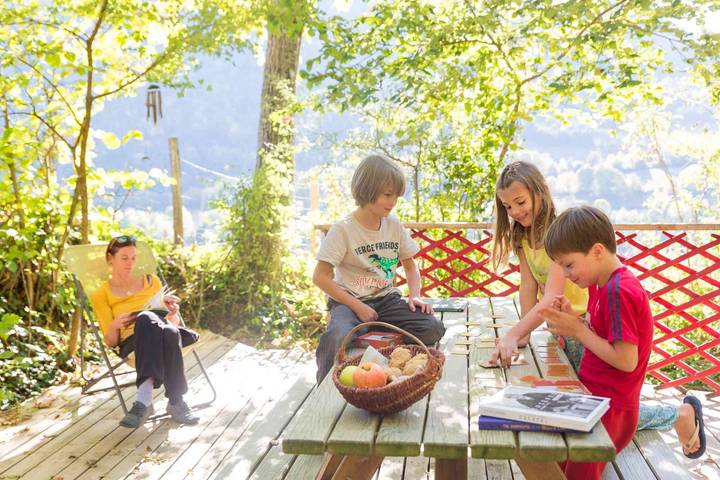 Yourte pour 3 personnes, avec terrasse dans l' Isère