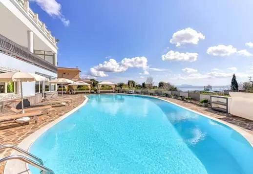 Villa Tito Livio - The Gulf Horizon Capri - Luxury Villa with Panoramic Pool & Capri View in Pozzuoli, Napoli e dintorni