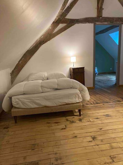 Four-Bedroom House in Saint-Priest-en-Murat, Région de Montluçon