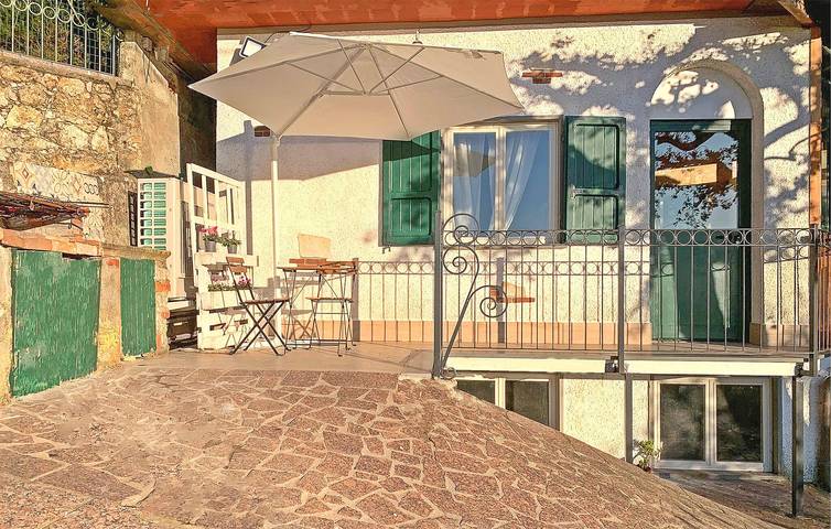 Appartamento per 6 persone, con Terrazza e Idromassaggio nonché Giardino a Pietrasanta