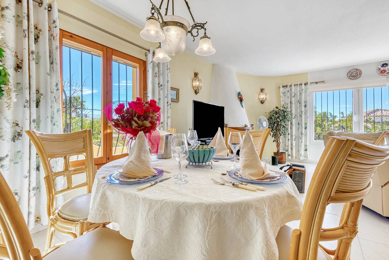 Villa 'Casasilma' avec vue sur la mer, Wi-Fi et climatisation in Poble Nou de Benitatxell, Costa Blanca
