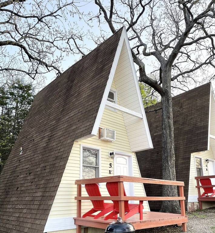 Chalet for 2 people, with pool in Table Rock Lake