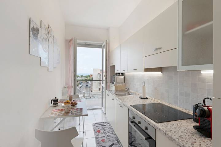 Appartamento intero, Appartamento 'Alloggio Gallinara' con Vista Mare, Wi-Fi e Aria Condizionata in Albenga, Riviera di Ponente