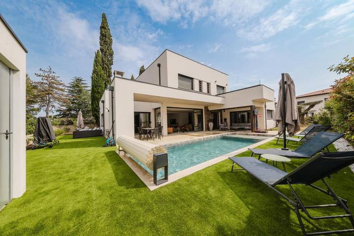 Maison de vacances pour 8 personnes, avec Balcon et Terrasse ainsi que Jardin et Piscine à Cabestany