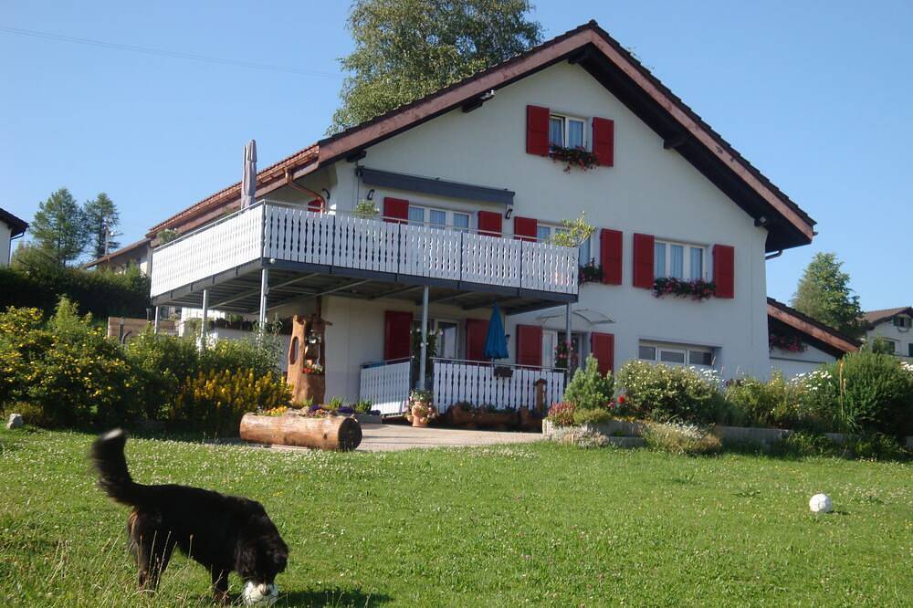 Ganze Wohnung, Apartment \"Bellevue\" Les Breuleux, Jura, Schweiz in Freiberge