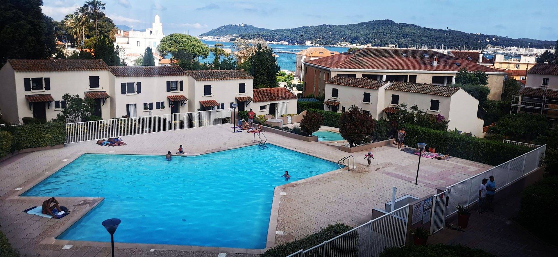 Appartement entier, Tamaris Var beau T2 vue mer clim piscine parking in La Seyne-sur-Mer, Région de Toulon